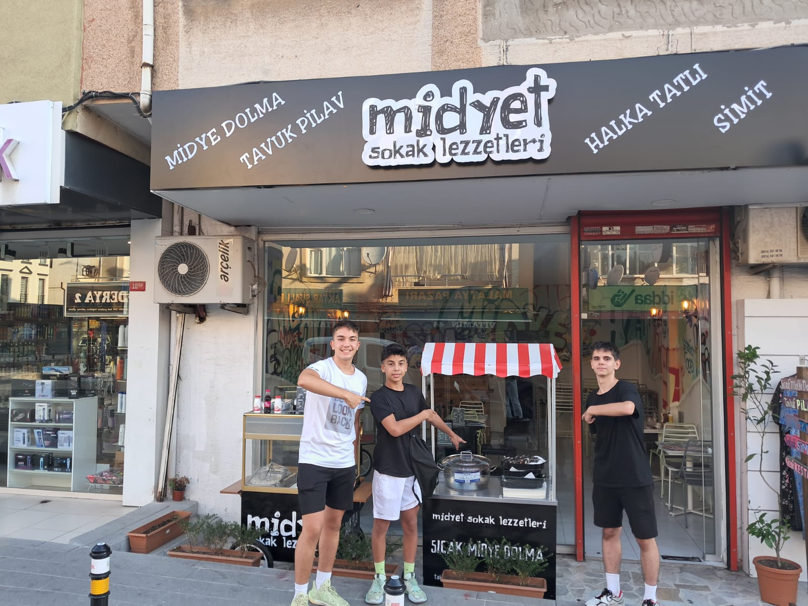 Midyet mağazası ve mobil stant